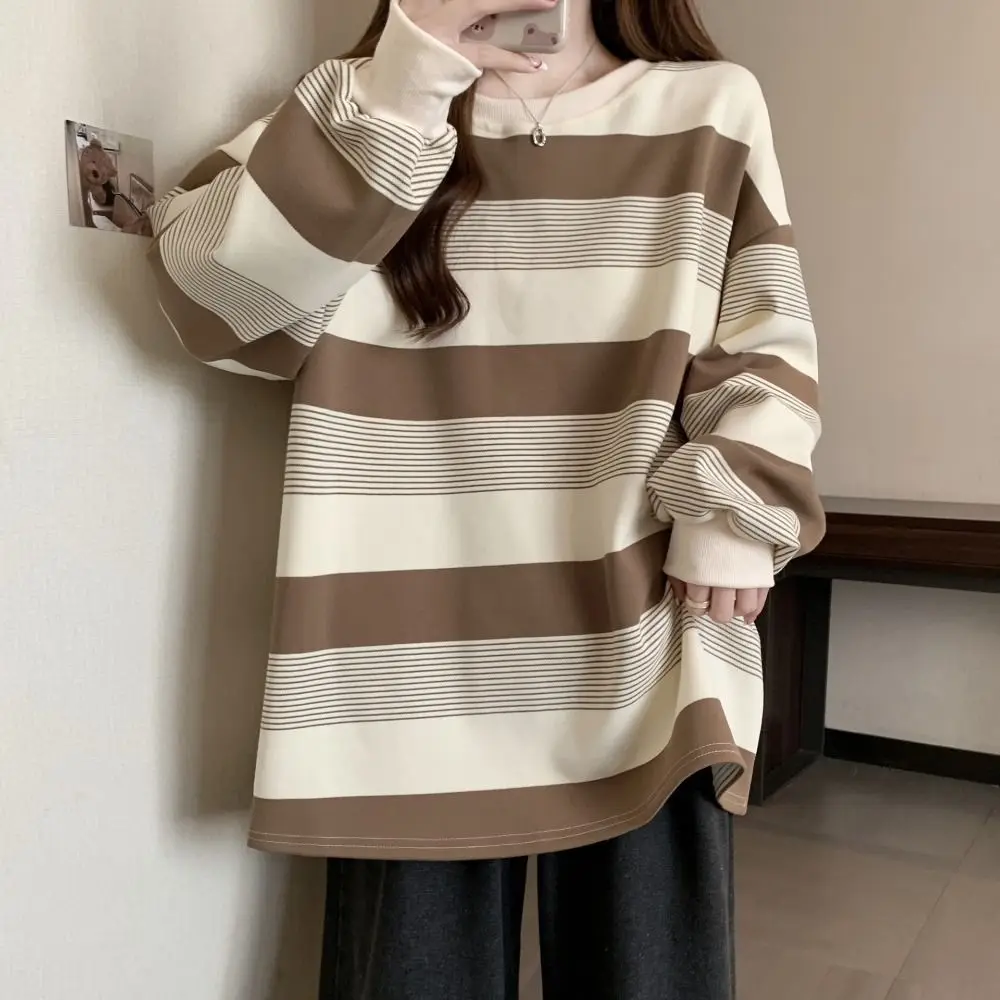 Oversize-Oberteil mit Streifenmuster, langärmeliges T-Shirt mit Streifenmuster, vielseitig kombinierbar, lockere Passform, gestreifter Sweatshirt für Damen. – Detail 5