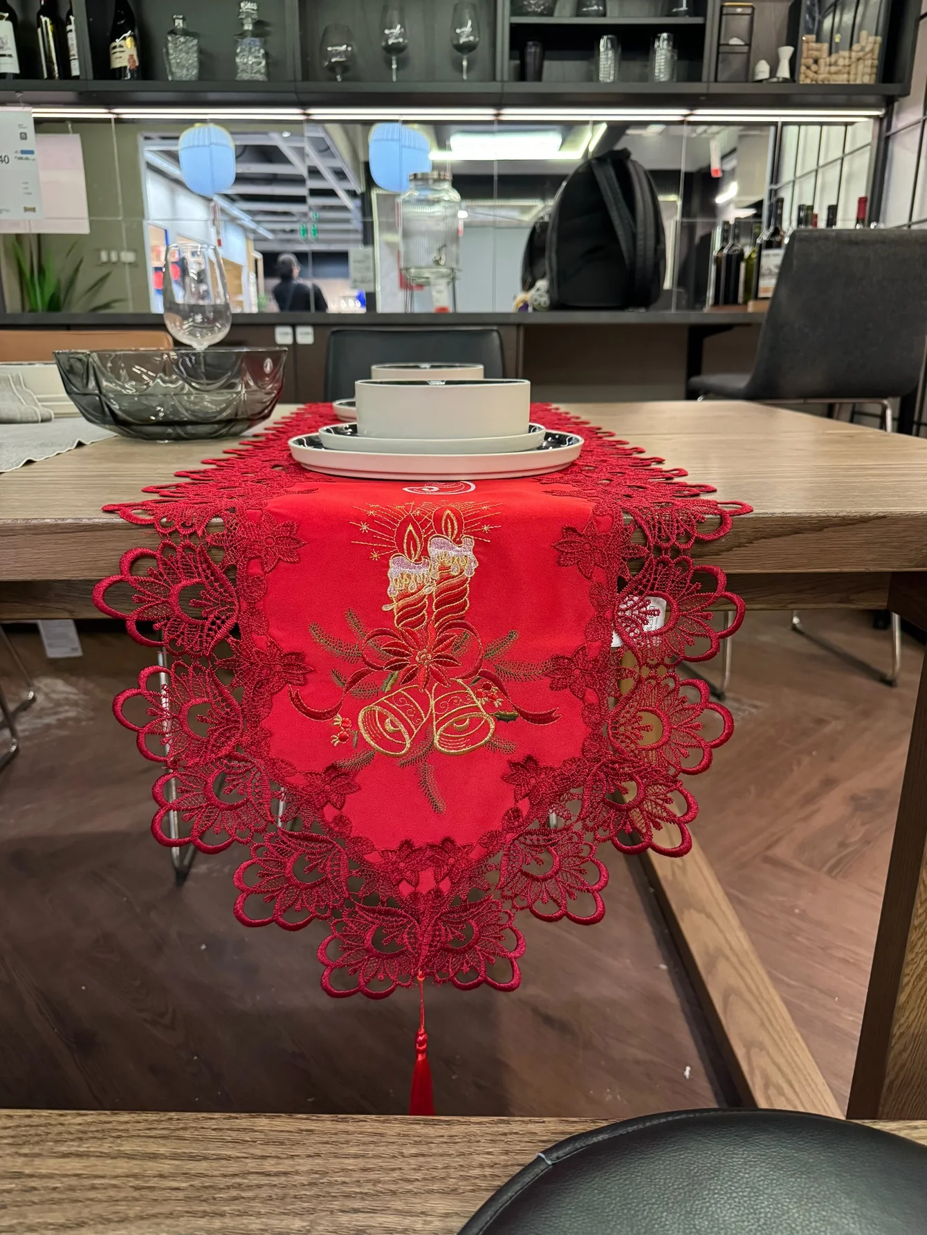 A Red Christmas Bell Candle Table Runner, Polyester Fiber with Gold Thread Embroidery, Hand-Embroidered Lace Edge Tassel Fringe Table Runner, Suitable for Dining Tables, Coffee Tables, Tv Cabinets, Sideboards, Daily Home Use, Restaurants, and Christmas Parties