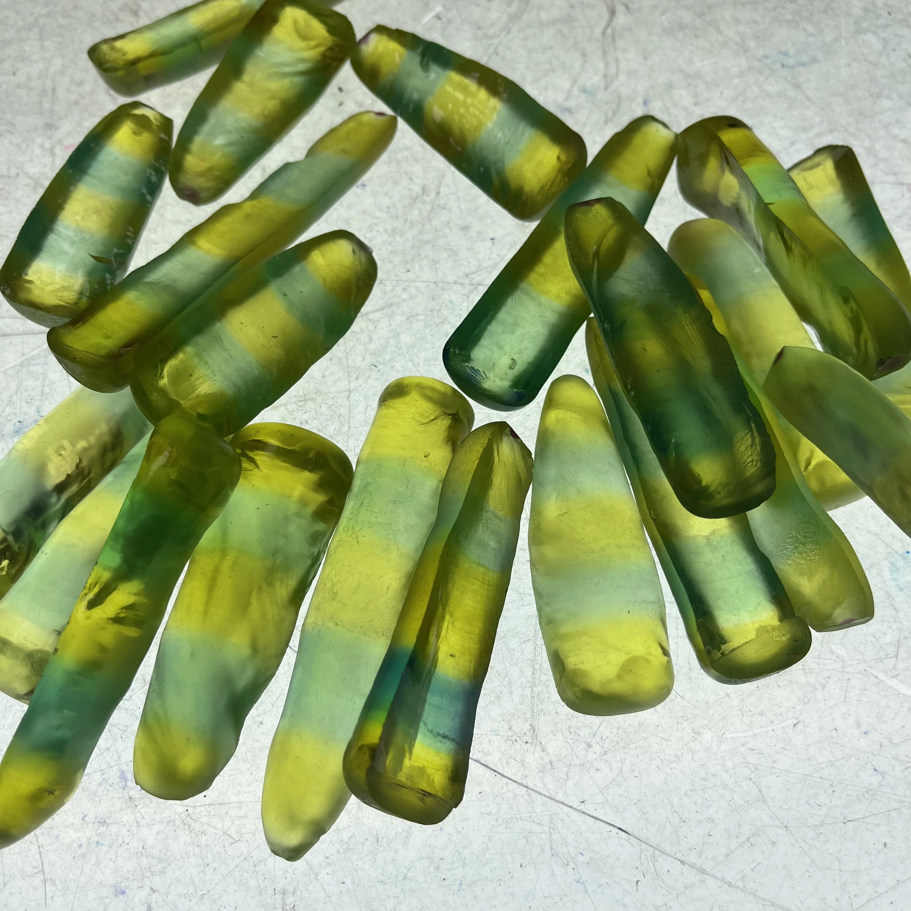 100g/lot Uncut Mixcolor Corundum Synthetic Bi Color Gemstone Corundum Rough Material