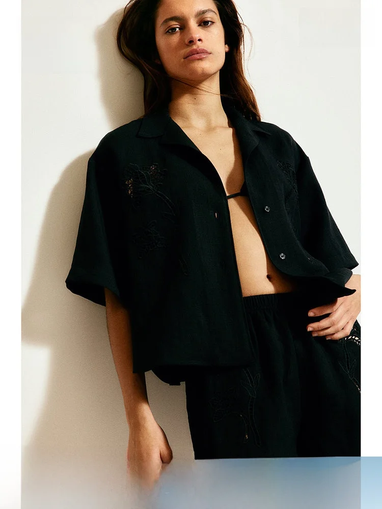 

H&M Весенняя женская блузка с вышивкой и вырезами, с длинными рукавами, повседневная, однотонная, из смесовой ткани (вискоза и нейлон)