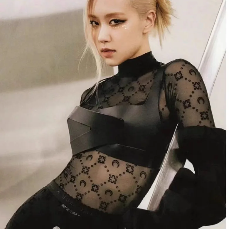 เสื้อยืดคอสูงผ้ากำมะหยี่ลายดอกไม้เซ็กซี่ ทรงเข้ารูป แขนยาว ใส่สบาย เหมาะสำหรับฤดูใบไม้ร่วง