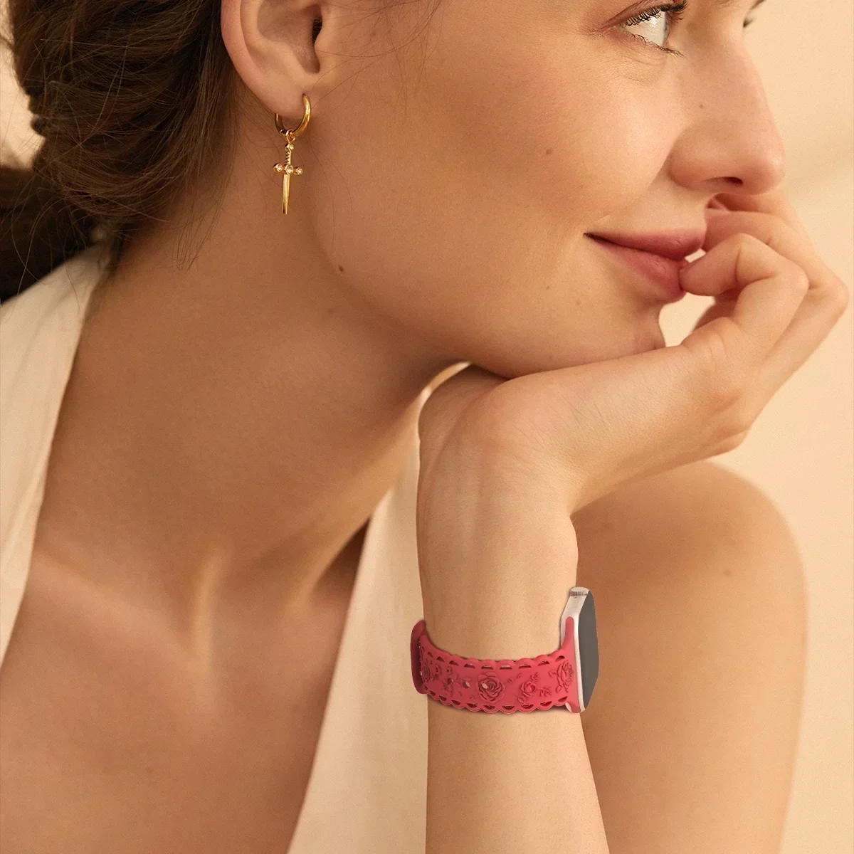 أزهار محفورة لساعة أبل ، سوار سيليكون لسلسلة iWatch 9 ، 8 ، 7 ، 6 ، 5 ، 4 ، 3 ، 2 ، SE Ultra ، 49 ، 45 ، 44 ، 42 ، 41 ، 40 ، 38