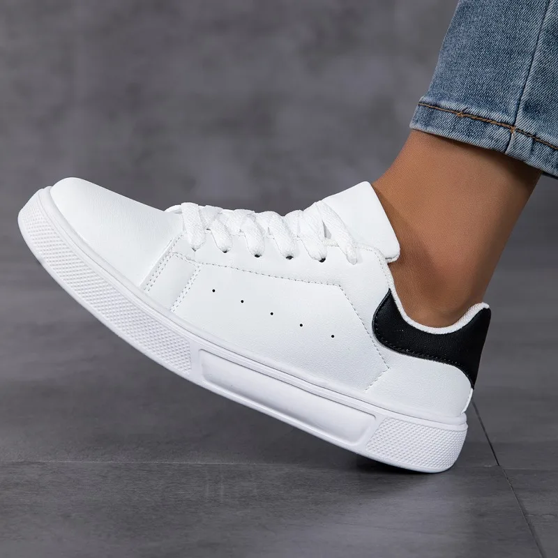 HKDQ Unisex รองเท้าผ้าใบสีขาวผู้ชายหนัง Casual กีฬารองเท้าลื่นรองเท้าสเก็ตบอร์ดน้ําหนักเบากีฬารองเท้าสําหรับชายหญิง