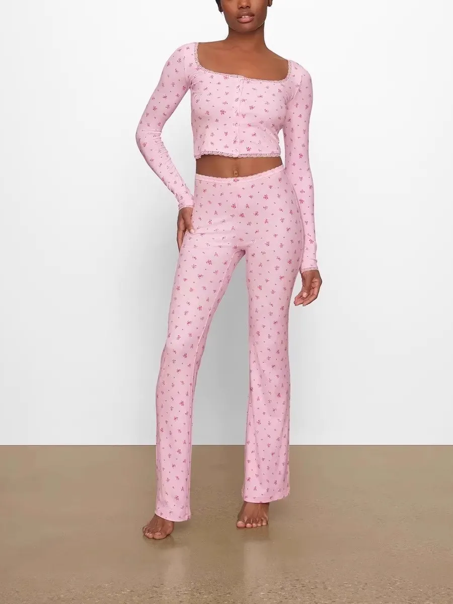 

Эластичный трикотажный комплект из топа с квадратным вырезом, длинными рукавами и кружевной отделкой с цветочным принтом и брюк, из мягкого хлопка, эластичный, в рубчик, для осени