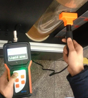 เครื่องวัดระดับของเหลวในถังแก๊ส CO2 แบบพกพา ใช้คลื่นอัลตราโซนิก