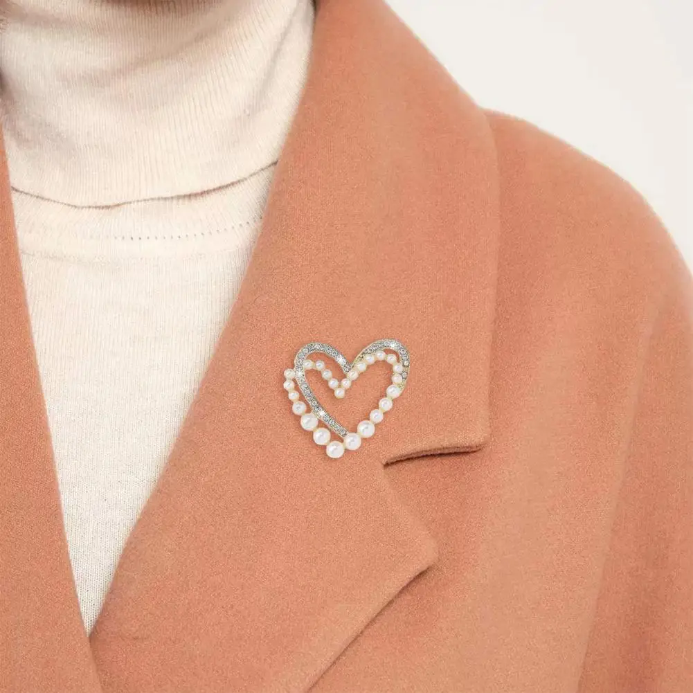 Heart Shape Brooch Pin Shiny Rhinestones Brooch Pin Faux Pearls Corsage Suit Lapel Pin Clothes Decoration Jewelry Accessories