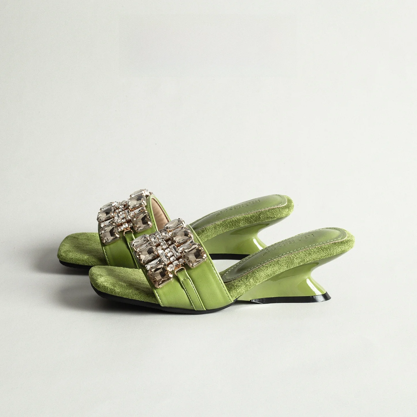 

Green Sandals Women's Summer 2026 New Outdoor Wear Diamond Decorated Heightening Flat Heel Slip-On Shoes Casual Style