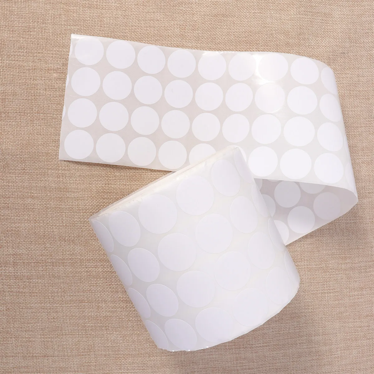 

10000Pcs Round Blank Label Stickers Self Adhesive Premium Paper Roll for Clothing Shoes Hats Barcode Address Shipping Cd File