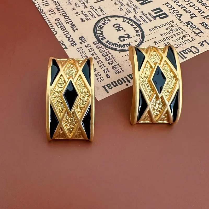 Vintage Western Style Gild Camber Black Enamel Stud Earrings Geometric Rectangle Tartan Ear Stud Niche Design Woman Jewel INS