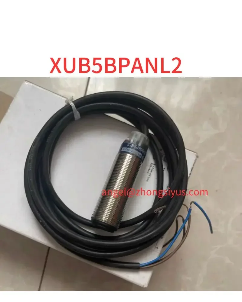 

Новый бесконтактный выключатель XUB5BPANL2