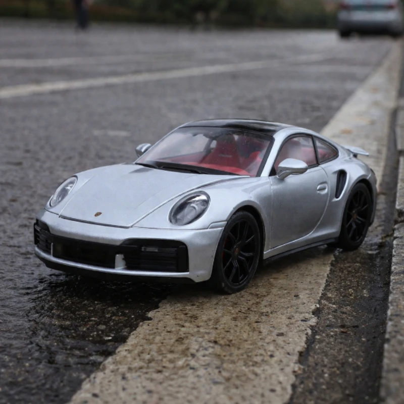 

1:24 Official Porsche 911 Alloy Diecast Car Model, Simulation Light & Sound Pull Back Toy, Kids Play and Boyfriend Birthday Gift