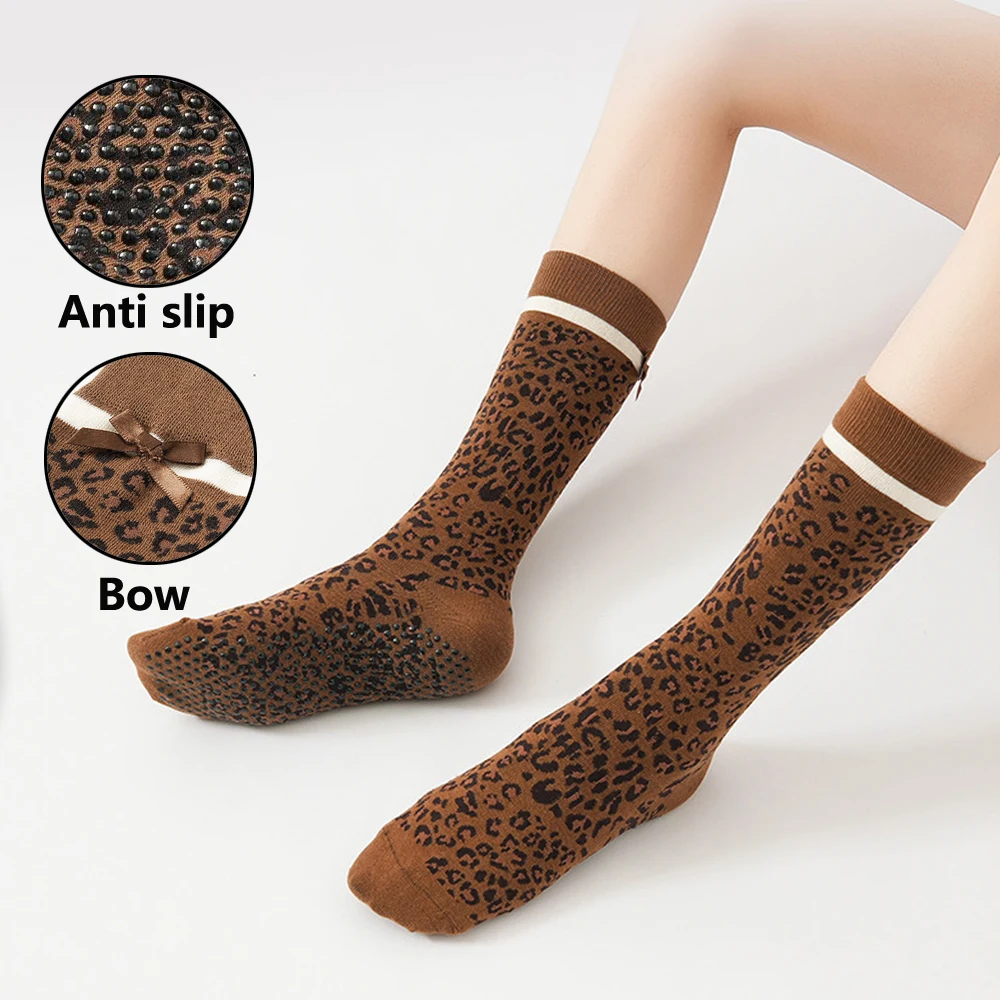 

Носки для йоги и пилатеса с леопардовым принтом для женщин, нескользящие, модные/ретро, спортивные носки для фитнеса/танцев, укороченные, универсальные.