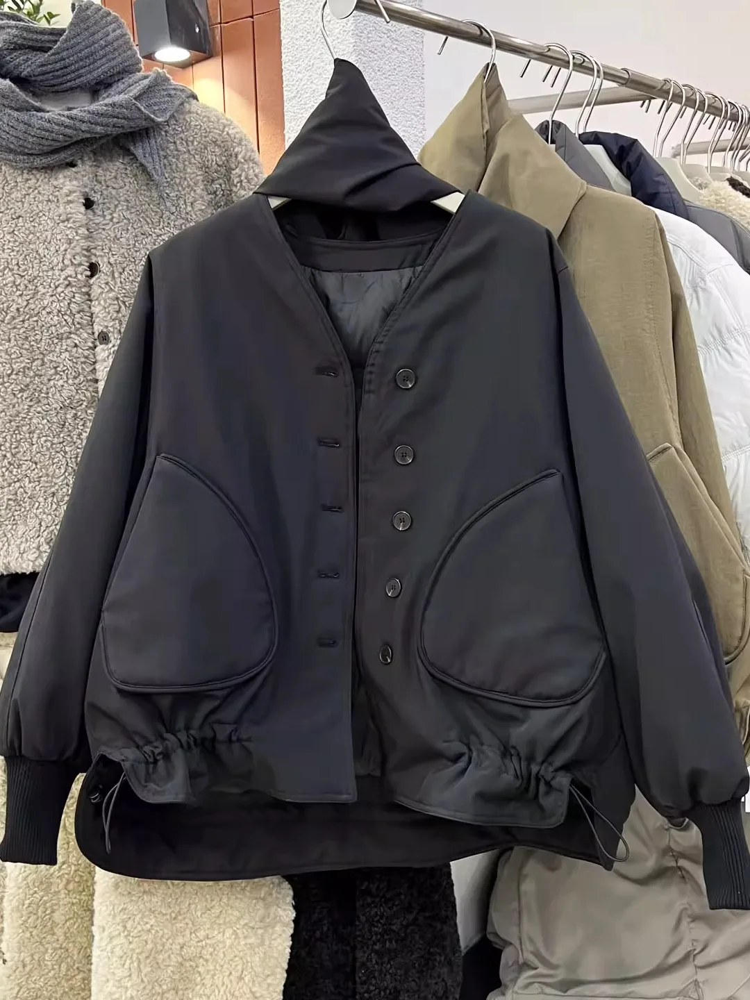 レディースシック秋冬ホワイトダックダウンルーズコート、スカーフ付き、レディースストリートウェア、Vネック、シングルブレスト、厚手暖かいダウンアウター