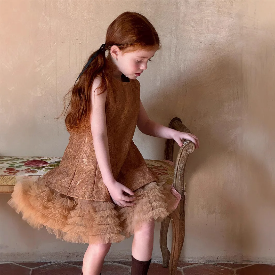 فستان سهل الارتداء لربيع وصيف 2025، فستان جديد بلون سادة بدون أكمام من الدانتيل، ملابس أطفال بنات