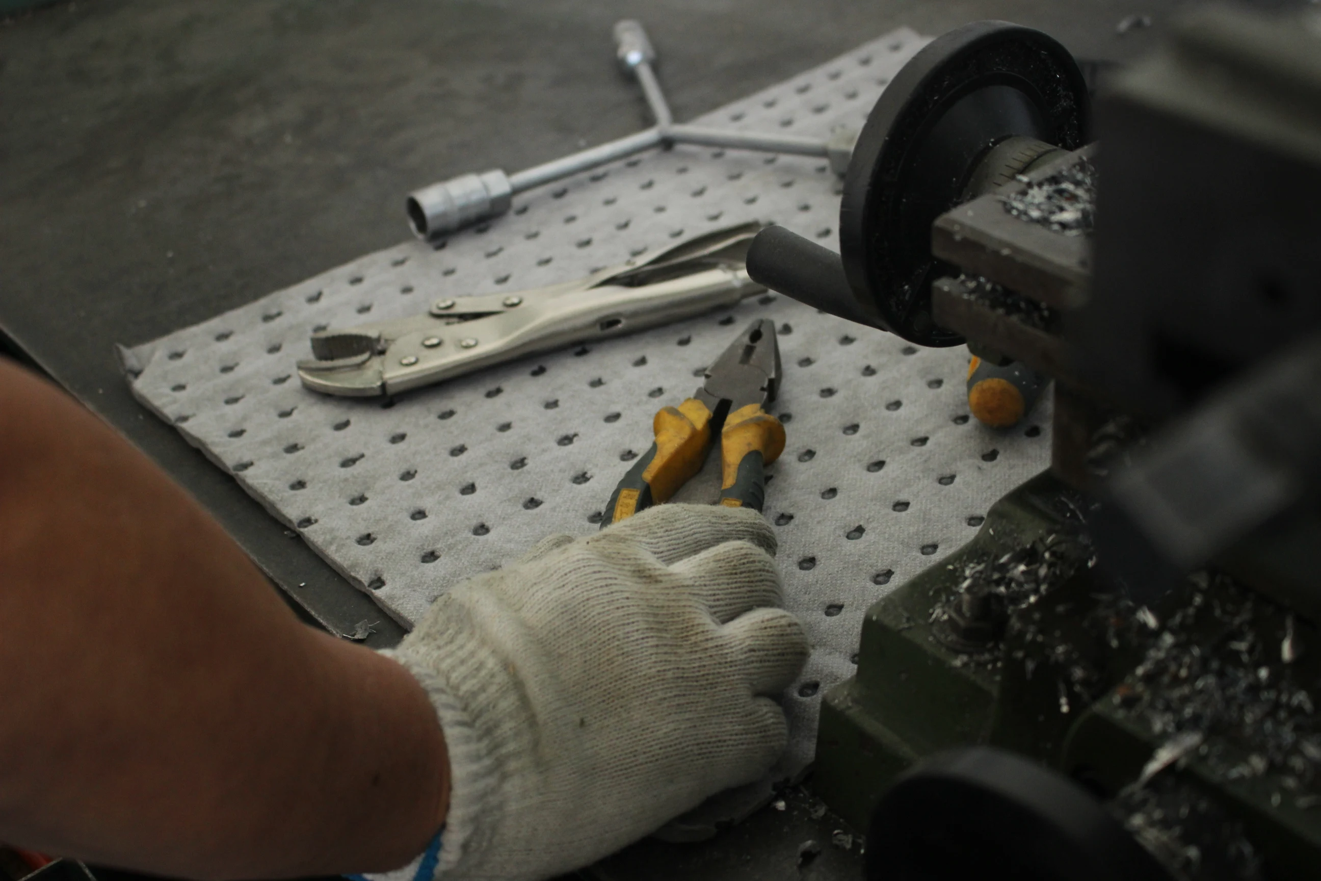 وسادة عالمية ماصة بتصميم مدمج لأقصى قدر من الامتصاص