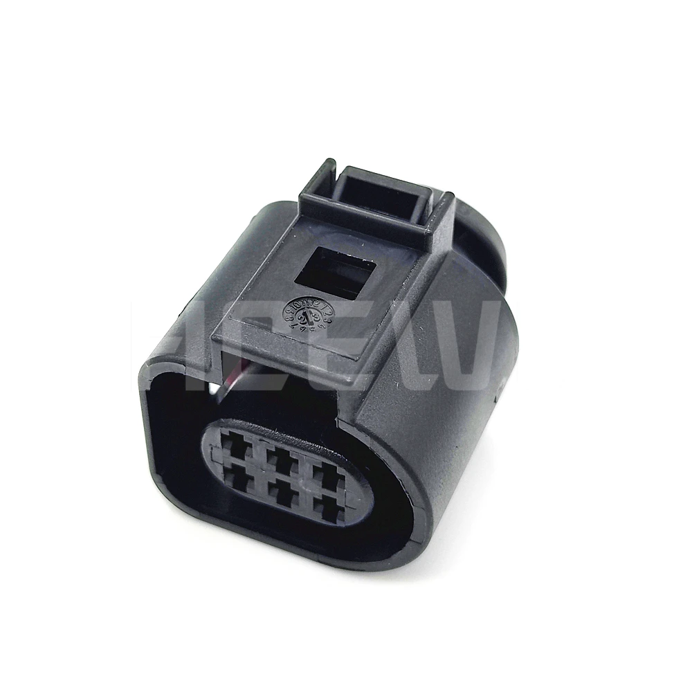 

New original high-quality 1J0 973 713 automotive component connector plug