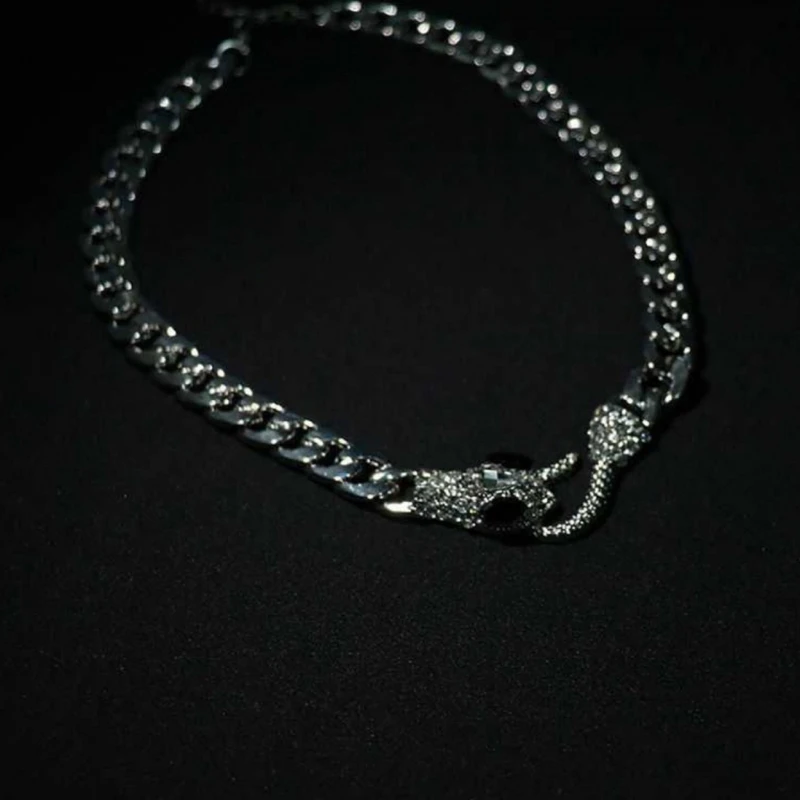 Party and Streetwear Snake Necklace with Textured Snake Detail, Alloy Neck Chain Jewelry for Styling, Social Plans and E0BF