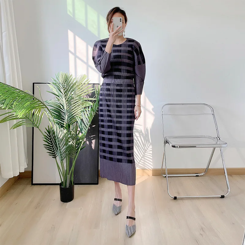 Miyake pleated casual fashion suit 2022 summer new long-sleeved bat-sleeve top + straight printed hip thin skirt for women