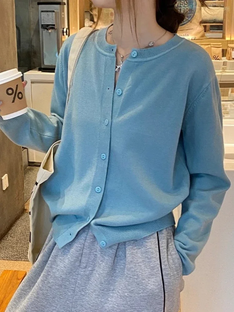 Kardigan Rajut Musim Semi Musim Panas 2025 Baru Atasan Rajut Kasual Ramping Nyaman Kualitas Tinggi Mode Warna Solid Leher-o