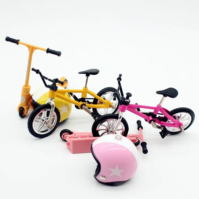 Miniature Bicycle Scooter with Helmet Simulation Model Dollhouse Decor Ornament Accessories