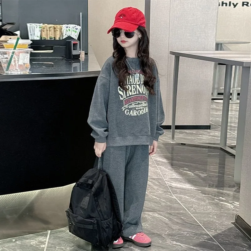 UNITIM Herbst Kinder Mädchen 2-teiliges Kleidungsset mit Buchstabendruck, Sweatshirt + Hose, Trainingsanzüge, lockere Sport-Hose für junge Mädchen. – Detail 4