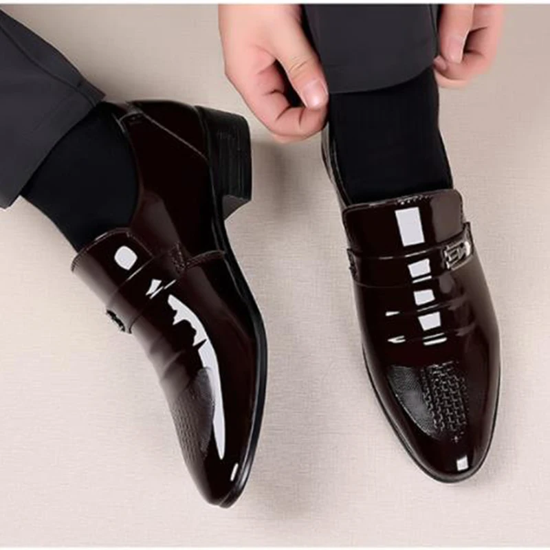 Men Dress Leather Shoes Slip on Patent Leather Mens Casual Oxford Shoe Moccasin Glitter Male Footwear Pointed Toe Shoes for Men