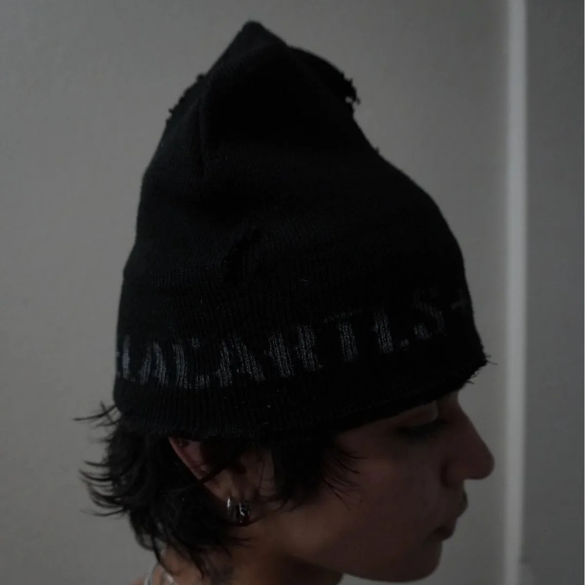 Black Distressed Knit Beanie Vintage Frayed Hole Eyelet Letter Print Gothic Y2K Streetwear Skull Cap 2000s