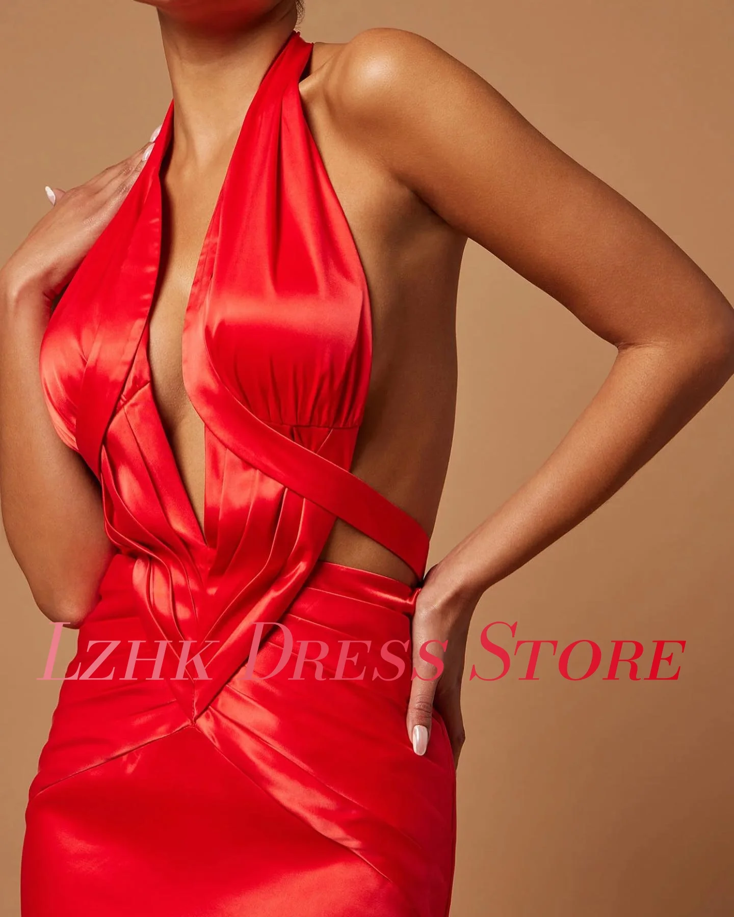 تخصيص مثير الساتان فستان سهرة مستقيم مزاجه بلا أكمام الرسن طول الأرض Fساتين Sheer حجم مخصص