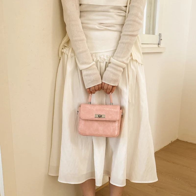2026 New Retro Small Square Handbag Women's Minimalist Single Shoulder Crossbody Bag Versatile Phone Bag view 3