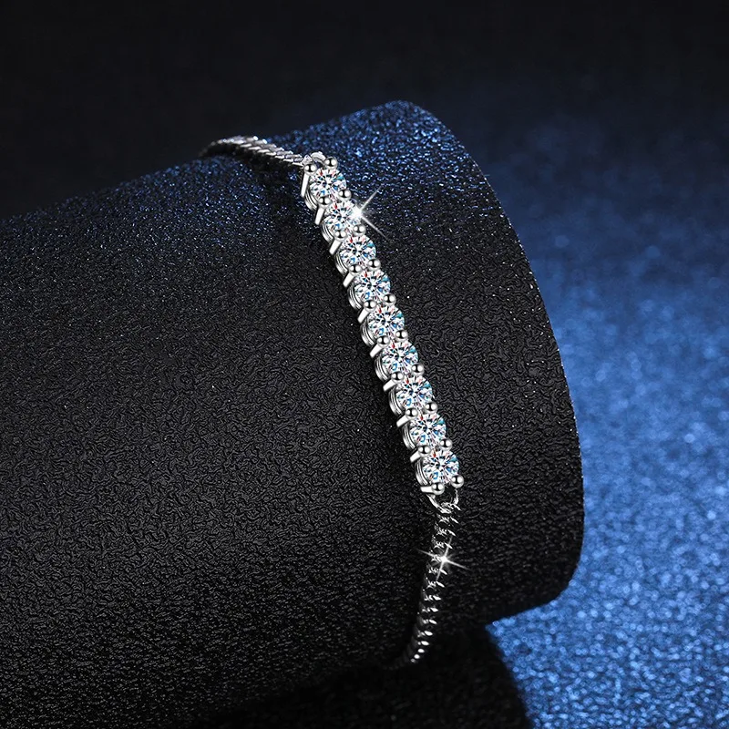 

S925 Sterling Silver Smile Cuban Chain Bracelet with 0.9ct D Color Moissanite 3mm 0.1ct Diamond Accent Elegant Jewelry Gift