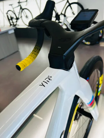 Carbon Road Bike Frameset Y1RS Lightweight Aero Design Disc Brake Internal Cable Routing threaded BB Racing Frame customizable
