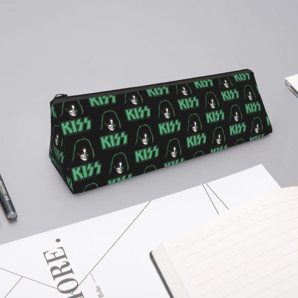 Kiss Band Face Triangle Pencil Case Green Kiss Logo University Teens Pencil Box Retro Zipper Pen Bags