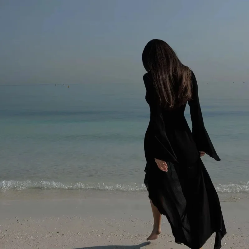 Damen-Strandkleid aus Chiffon – Rüschen-Langarm-Sonnenschutz-Tunika mit V-Ausschnitt, Schwarz/Weiß, Sommer-Resort-Kleidung