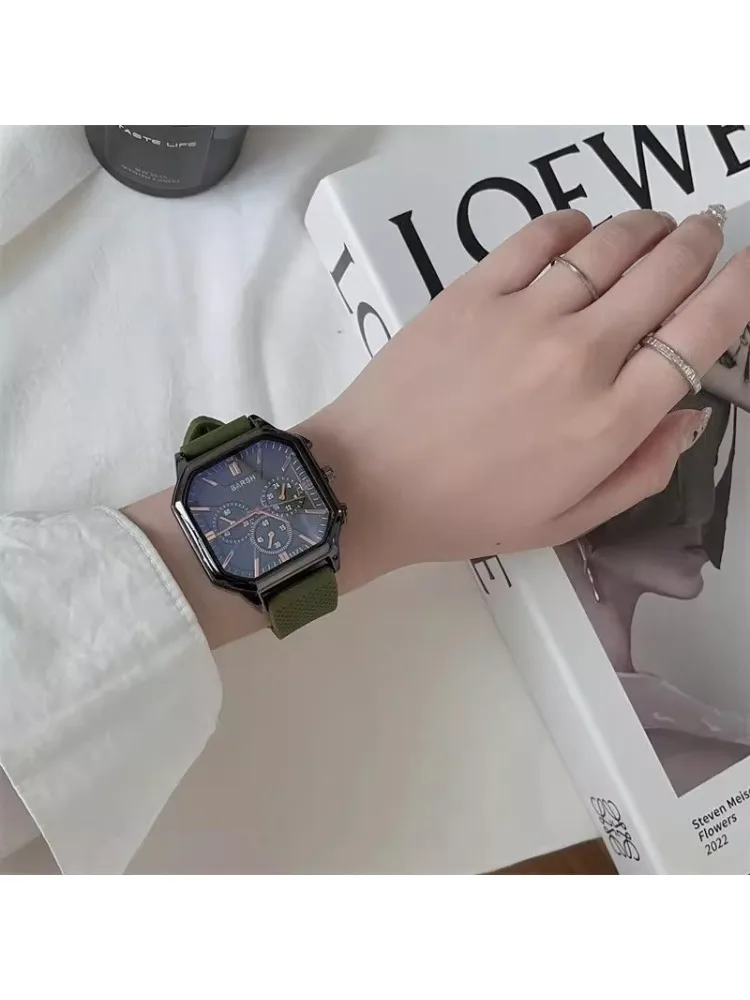 Montre modèle homme, grand cadran carré adolescent, tendance personnalisée et montre à quartz cool