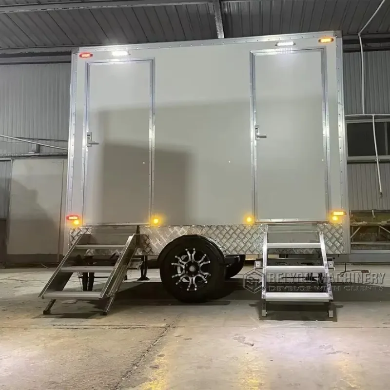 Rimorchio per WC WC mobili Soffioni doccia portatili per esterni Bagno con corrimano pieghevole