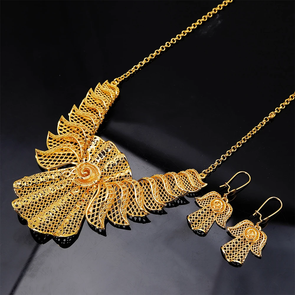 

Classics Jewelry Necklace Exaggerate Set Golden Color Jewelry Elegant Earring Large Wedding Gift Party For Women Bridal Lovely