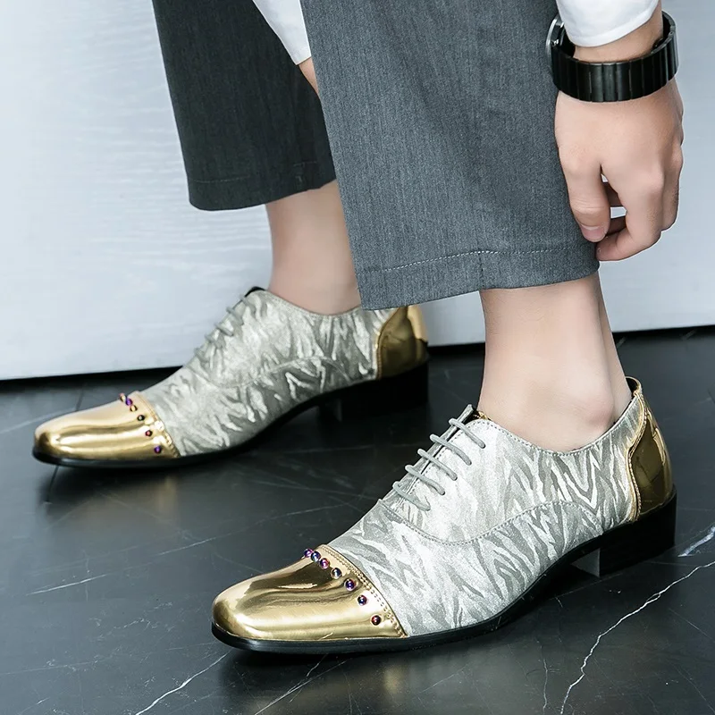 Men's Casual Business Rivets Leather Shoes Mens Shiny Oxfords Shoes Dress Office Flats Men Fashion Wedding Party Patent Leather