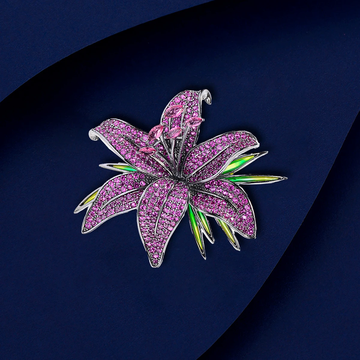 SUYU Autumn New Women's Luxury Zircon Black Flower brooch Stylish and Elegant Design Lily brooch