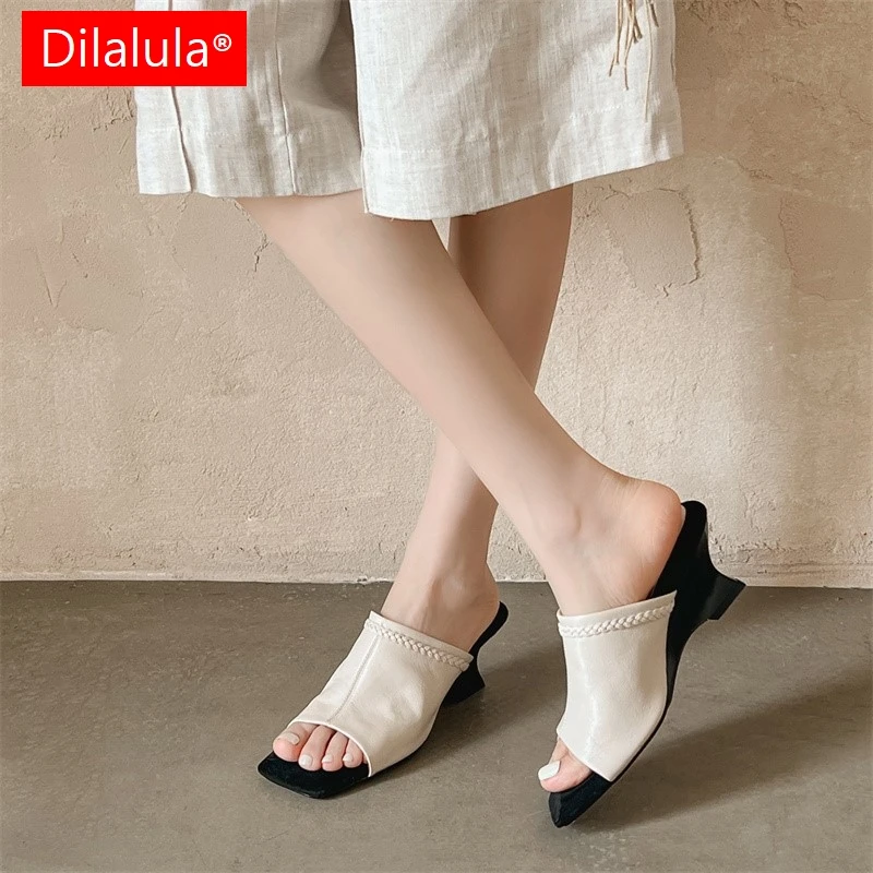 

Dilalula 2025 модные женские тапочки из натуральной кожи с плетеным ремешком, женские туфли-лодочки на среднем странном каблуке с открытым носком, женская летняя модельная обувь для вечеринок