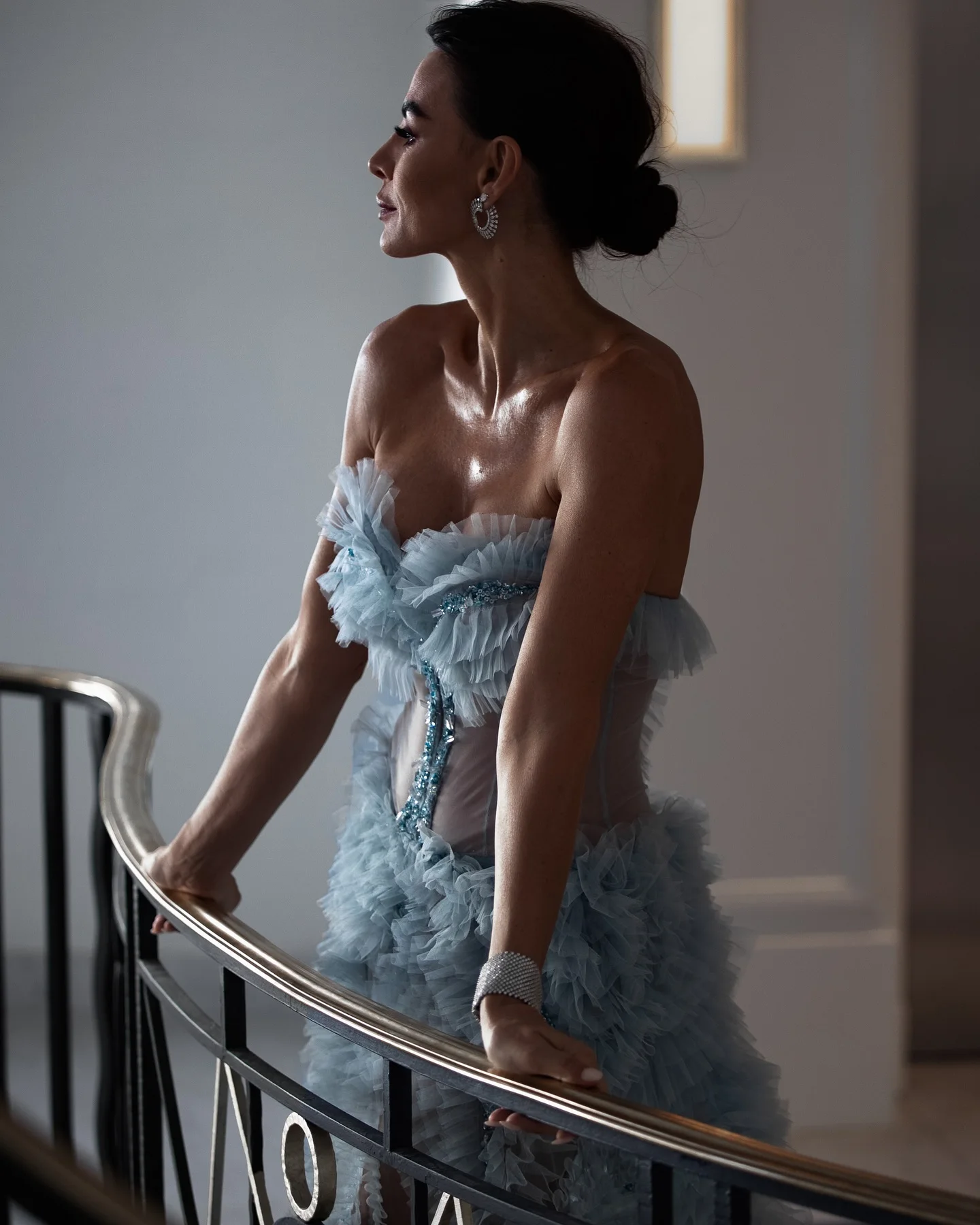 ロマンチックなブループリーツチュールウェディングパーティードレス写真撮影用ブライダルドレスハイスリットフリルセレブフォーマルオケージョンドレス