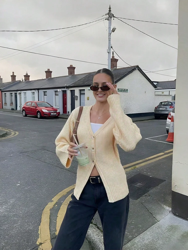 Cardigan tricoté amincissant pour femmes, élégant et polyvalent, col en v, défini à la taille, nouvelle collection début d'automne 2025