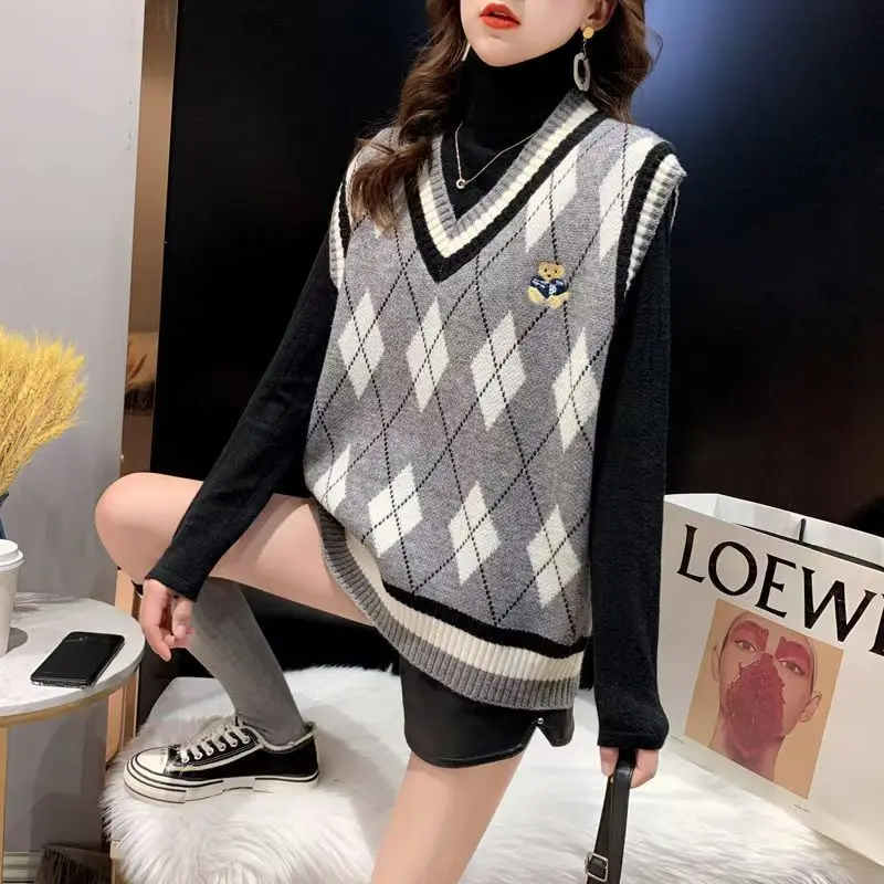 American Classics Bear Embroidery Sweater Vest Preppy Style Gray Argyle V-neck Knitted Top Harajuku Men Women Students Outerwear