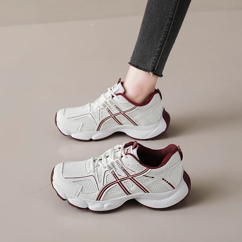 في الهواء الطلق شبكة أحذية رياضية عدم الانزلاق اللياقة البدنية النساء أحذية رياضية تنفس أحذية رياضية غير رسمية للجري موضة المشي السيدات المدربين جديد