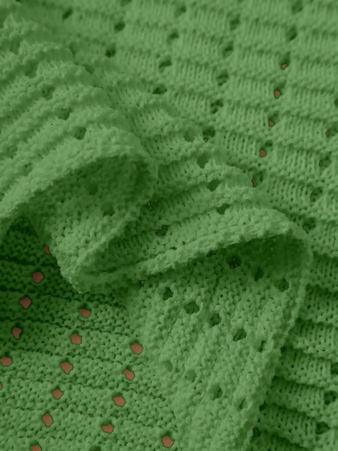 

Женское зеленое вязаное платье-свитер без рукавов с ажурной вязкой