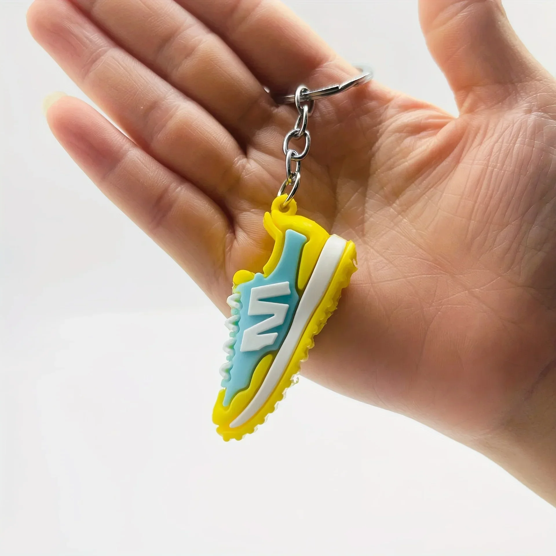 6 st/1 stks Schoen Sleutelhangers Voor Mannen Mini Leuke Cool Sneaker Sleutelhanger PVC Voor Gunsten Collectible Voor sneaker Fans Tas Hanger Gereedschap