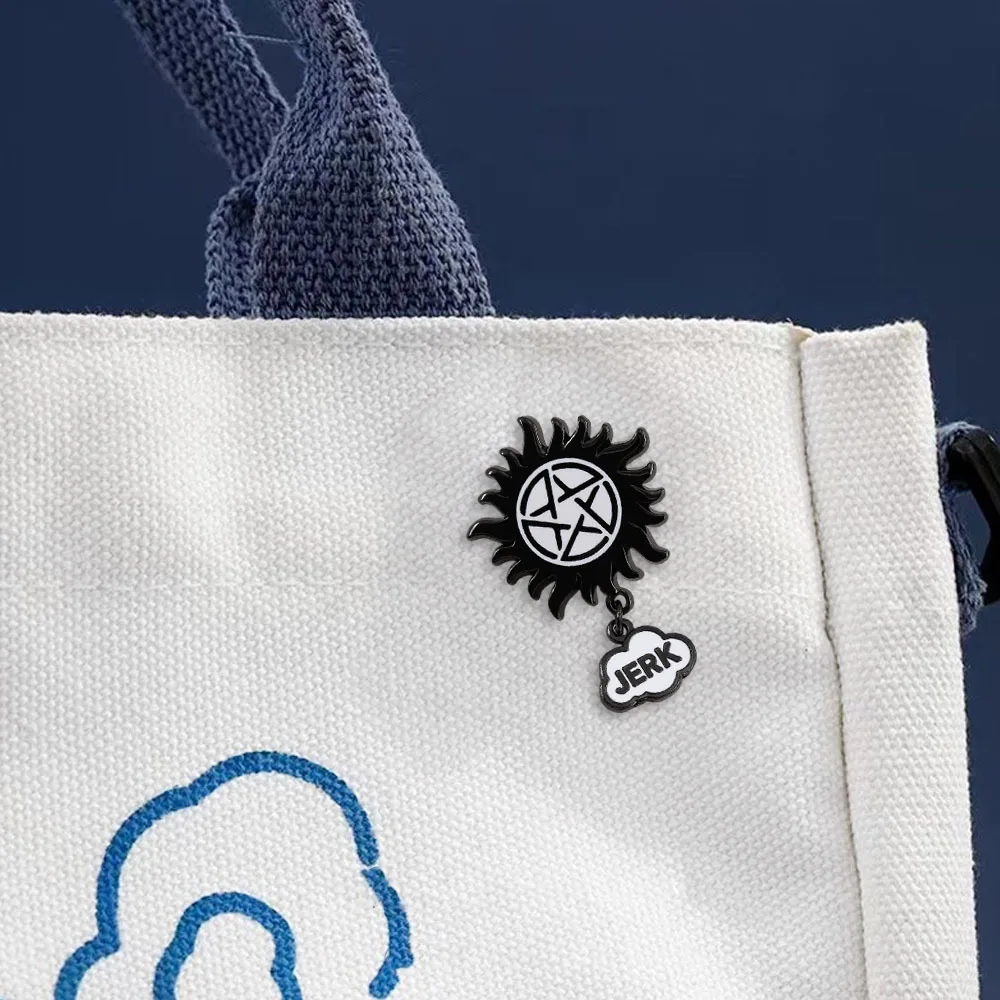 Cartoon-Emaille-Pins, Filme, Anime, Videospiele, Totenköpfe, Tiere, Buchstaben-Pins, Rucksack-Pins, Modeaccessoires, Geschenke für Freunde – Detail 3