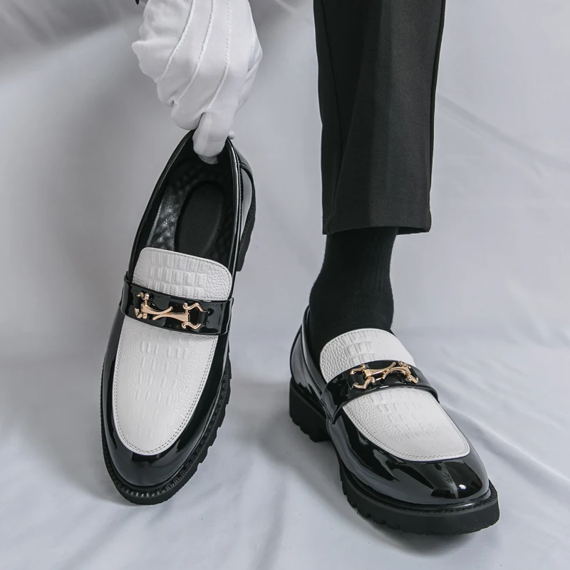 

2025 High Quality Men's Breathable Anti Slip Loafers Fashionable Patent Leather Comfortable Pointed Banquet Casual Leather Shoes