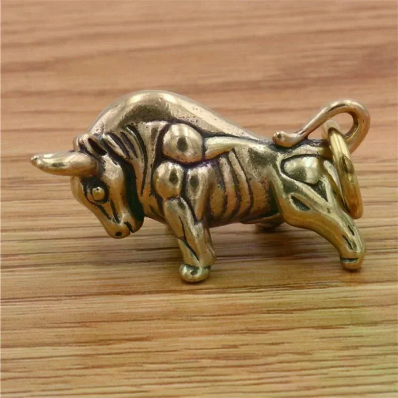 Retro Brass Wall Street Bull Statue Sculpture Hand Toy Gift Keychain Ornament Home Office Desk Decorative Ornament Mini