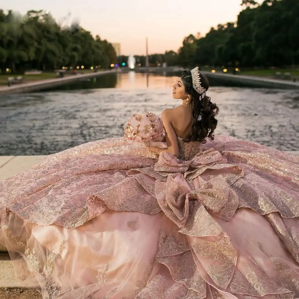 Vestido De quinceañera con apliques De cristal para niña, traje De baile con lazo, hombros descubiertos, cuentas brillantes, color oro rosa, 15 años, 2023