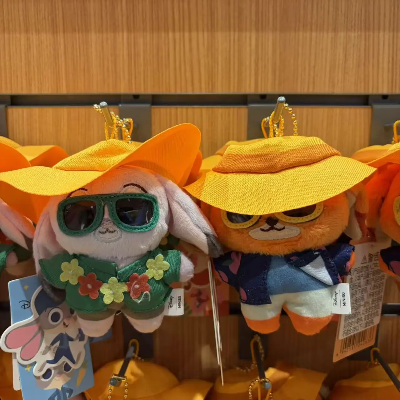 

Disney Zootopia Straw Hat Plush Keychain, Cute Judy Hops Nick Wilde Plushie Key Ring, Soft Animal Plush Toy Bag Car Accessory